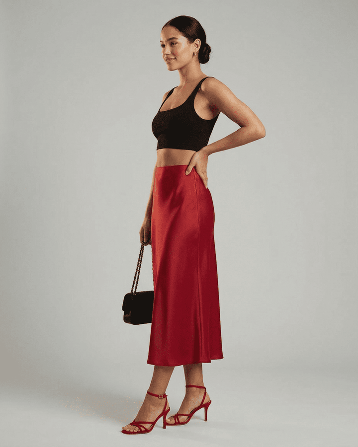 Falda sirena midi roja elegante, perfecta para eventos de noche o fiesta. Añade un toque sofisticado a tu atuendo formal.