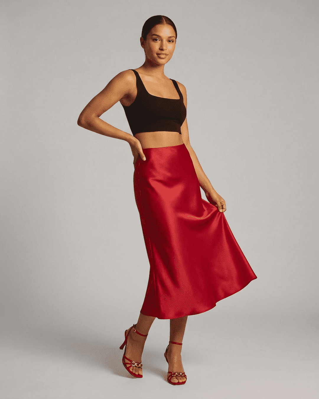 Falda midi roja de cintura alta con corte sirena. Estilo chic y versátil para primavera/verano, moda mujer formal.