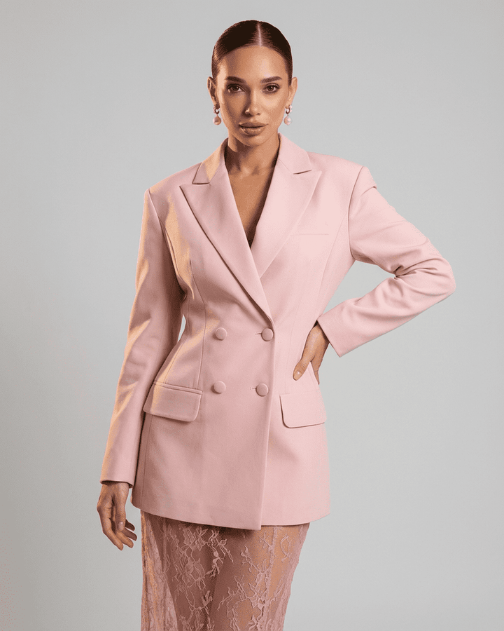 Blazer entallado rosa Rosalie para mujer, estilo sofisticado y elegante. Perfecto para oficina o noche.