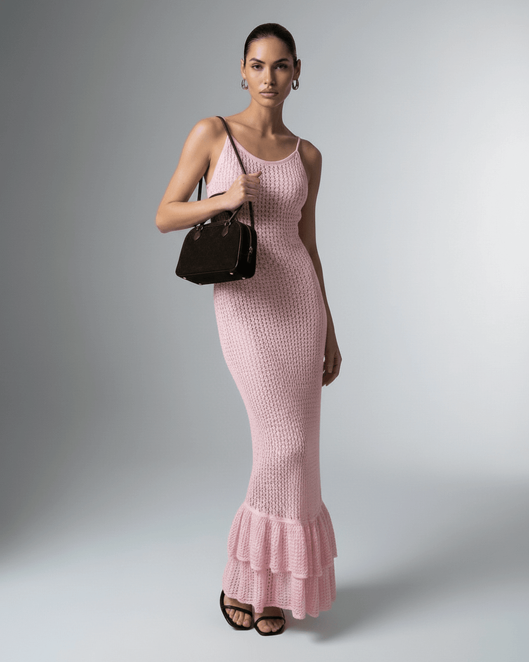Vestido maxi blanco fluido y ajustado para mujer, de estilo elegante, perfecto para verano y ocasiones glamour.