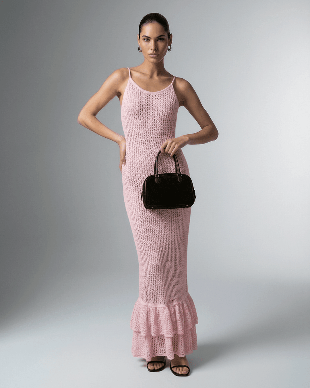Vestido maxi blanco para mujer, estilo elegante y ajustado, con silueta fluida, ideal para fiestas nocturnas.