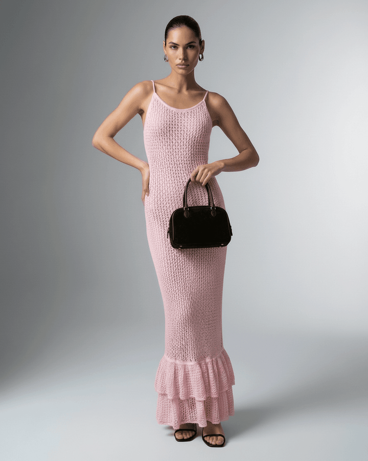 Vestido maxi blanco para mujer, estilo elegante y ajustado, con silueta fluida, ideal para fiestas nocturnas.