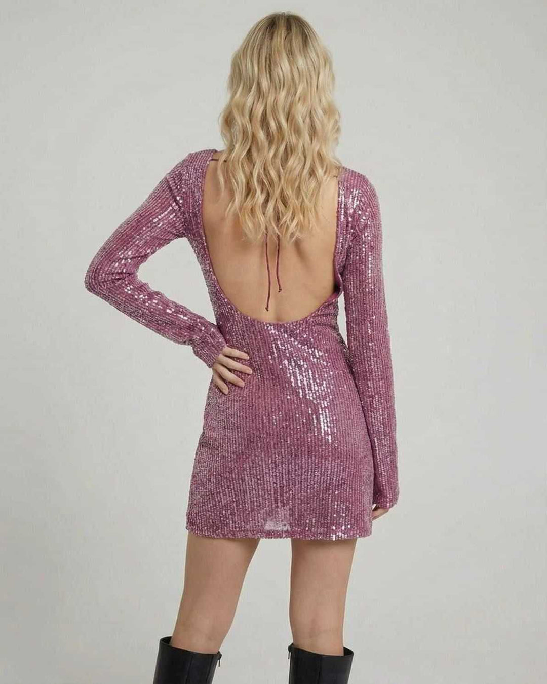 Elegante vestido bodycon de lentejuelas rosé para mujer. Perfecto para cóctel y eventos de noche.