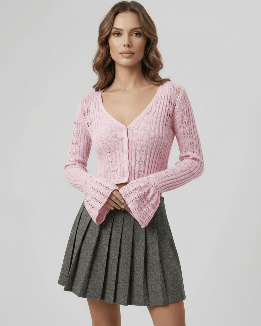 Cárdigan corto rosa de mujer, elegante y versátil. Tejido calado, manga larga, ideal para moda femenina primavera-otoño.