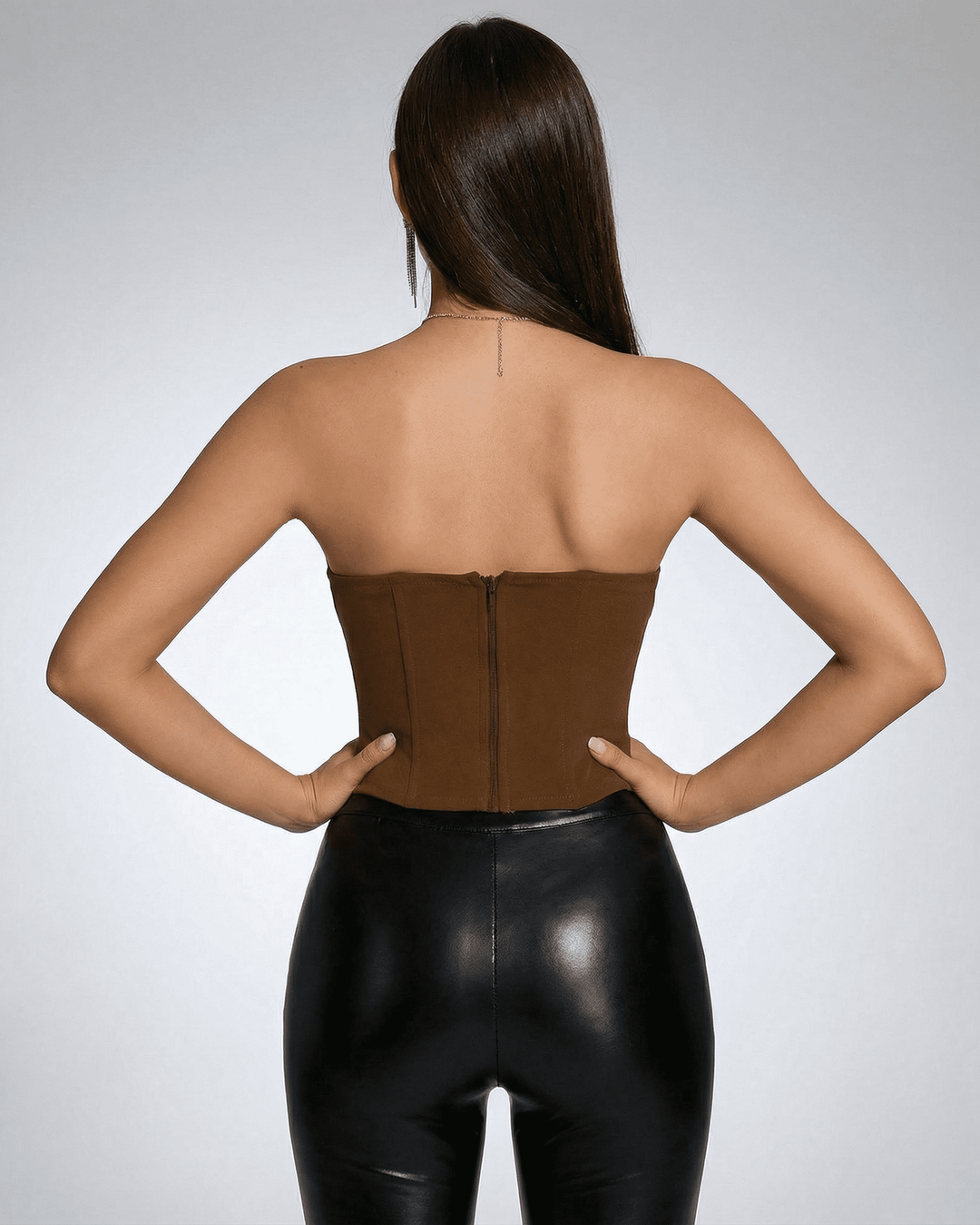 Top sin tirantes estilo corsé Ruby. Blusa sofisticada para ropa de noche o vestir formal con elegancia.