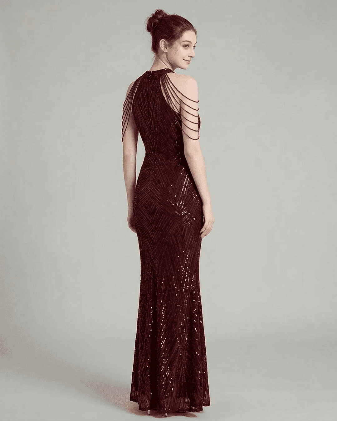 Vestido maxi rojo brillante de gala para mujer. Diseño elegante estilo sirena sin mangas, ideal para fiestas y noches formales.