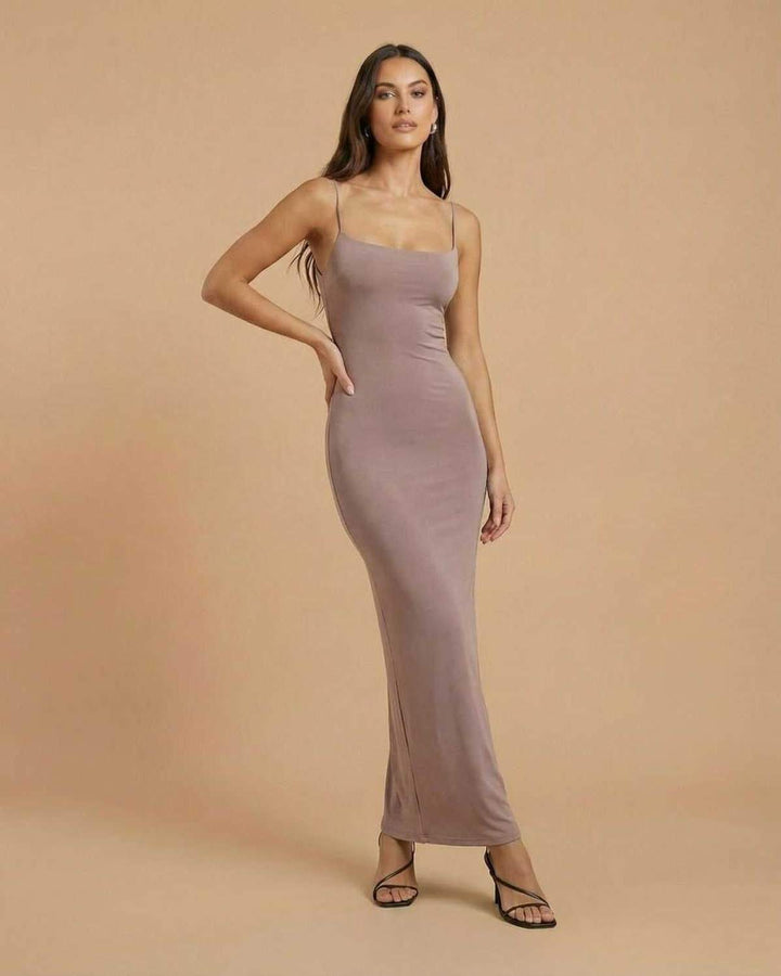 Vestido maxi blanco elegante para mujer, estilo sin espalda, perfecto para fiesta o atuendo de noche.
