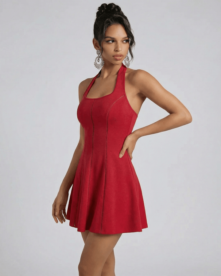 Vestido mini Escarlata para mujer, rojo vibrante con elegante silueta acampanada.