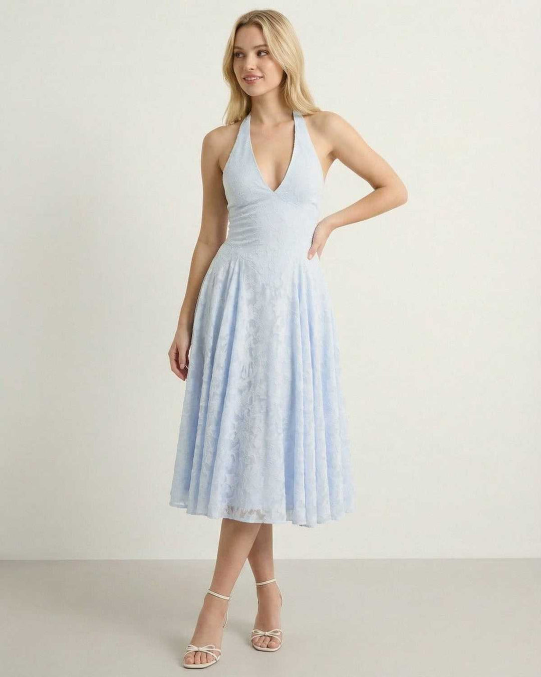 Elegante vestido midi Selene halter A-line para mujer, ideal para bodas, fiestas y eventos formales.