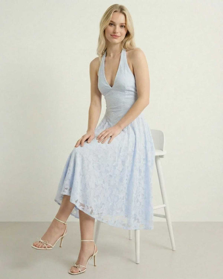Vestido midi elegante Selene para mujer, diseño halter A-line, perfecto para fiesta, cóctel y gala.
