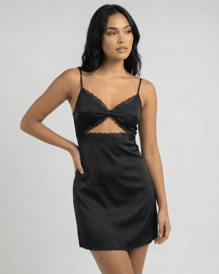 Vestido mini Selene de mujer negro. Diseño con encaje, tirantes y silueta lápiz. Moda elegante y chic para cualquier evento.