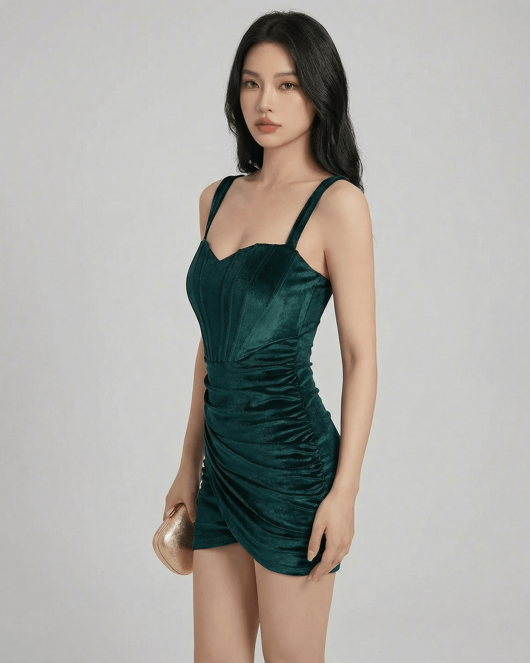 Vestido de fiesta blanco con silueta mini ajustada, moda elegante para mujer en celebraciones. Nuevo estilo.