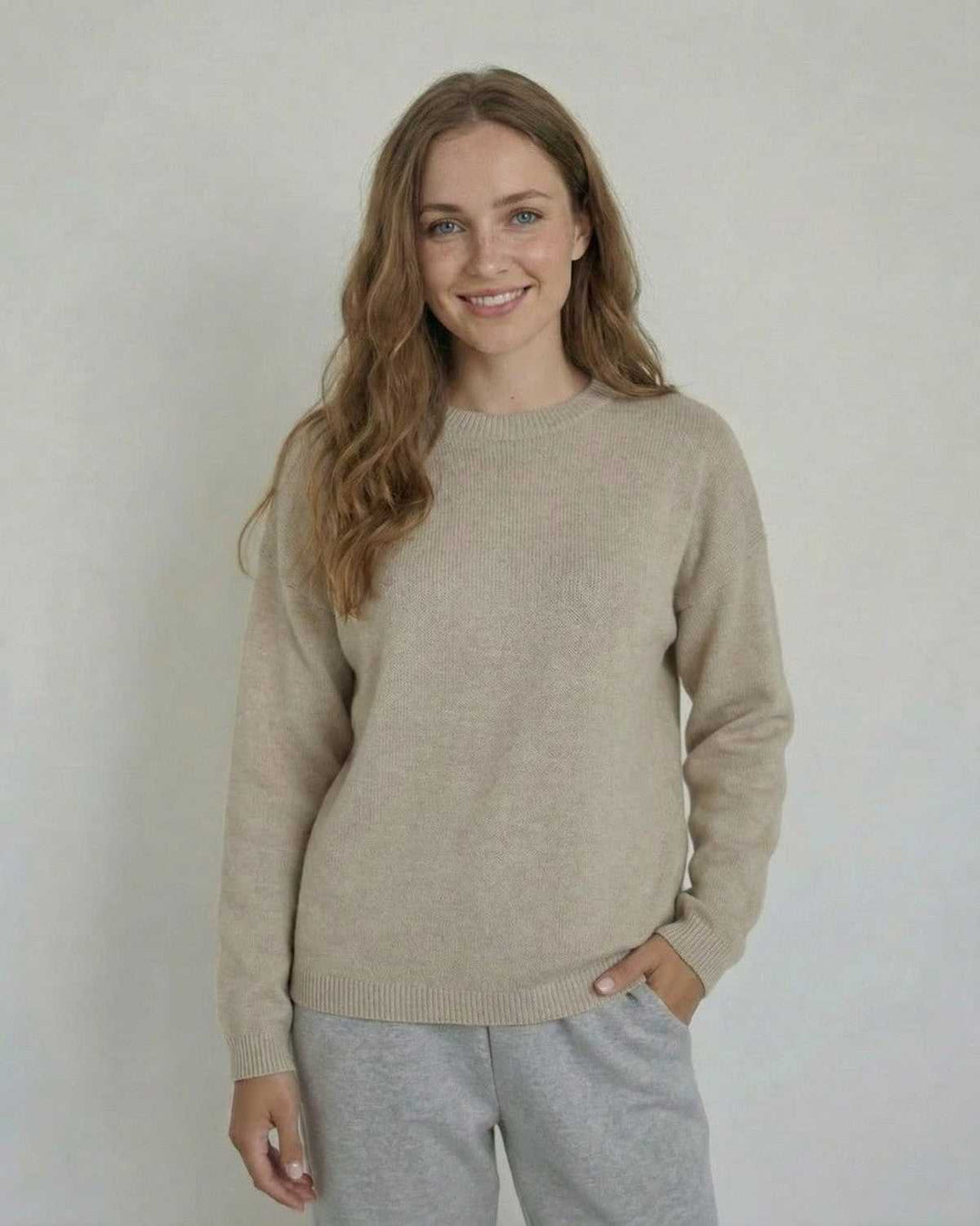 Suéter pullover Siena para mujer, cuello redondo, estilo casual elegante. Ideal para moda de otoño e invierno.