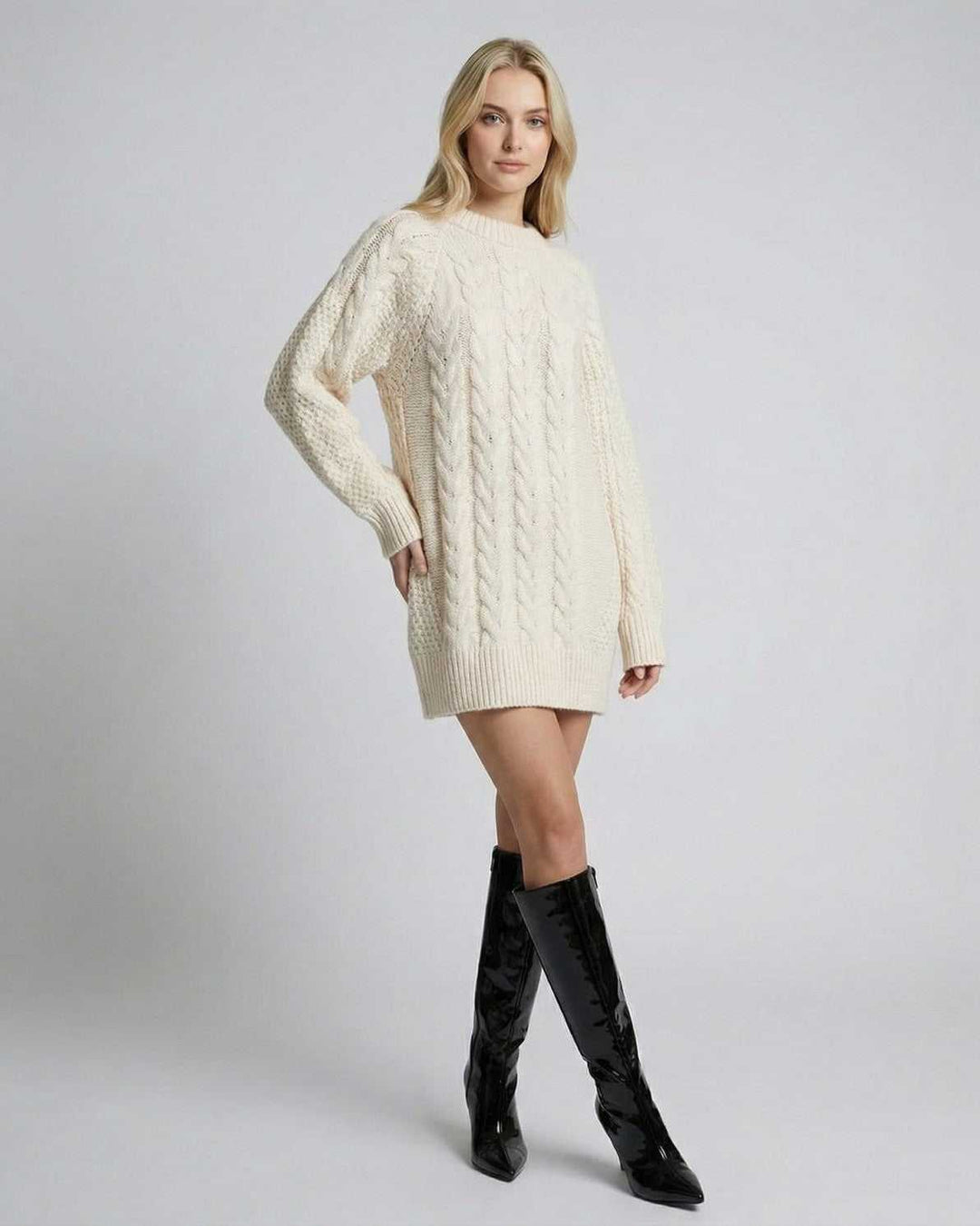 Vestido mini Sienna blanco para mujer, estilo moderno, versátil y cómodo. Ideal para día u ocio.