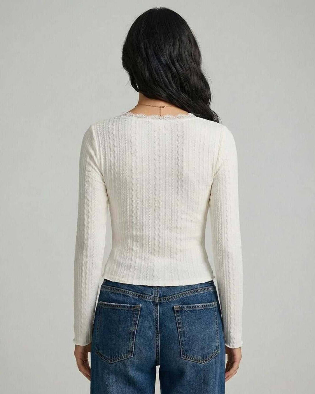 Pulóver Sienna ajustado para mujer, escote V con encaje delicado. Estilo casual chic, ideal para el frío.
