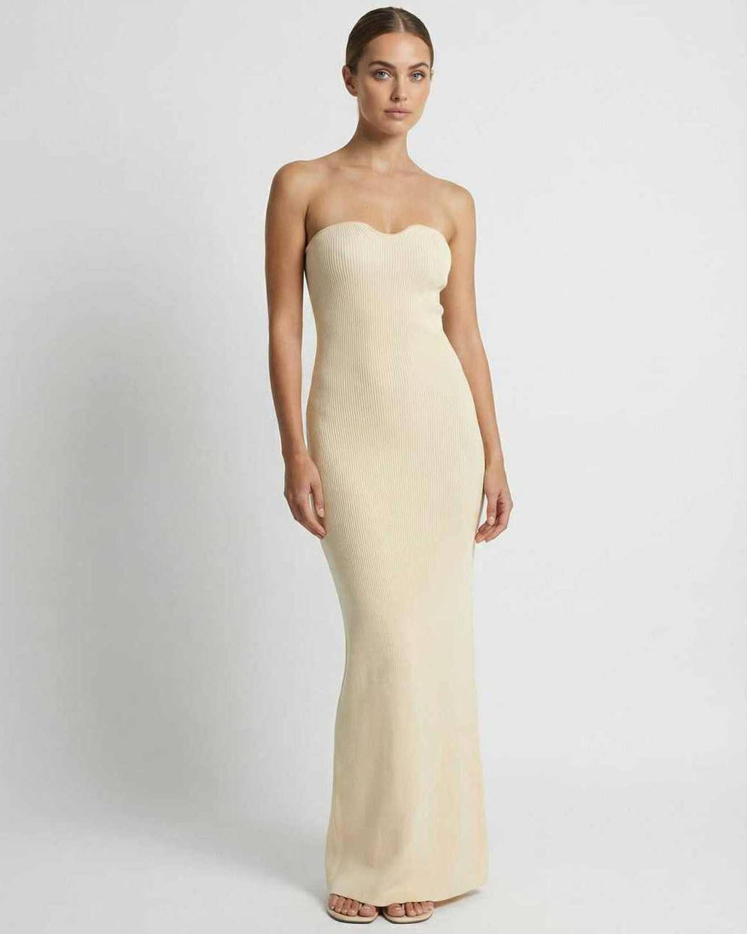 Vestido maxi Aurora blanco para mujer, ceñido y elegante, ideal para noche o fiesta.