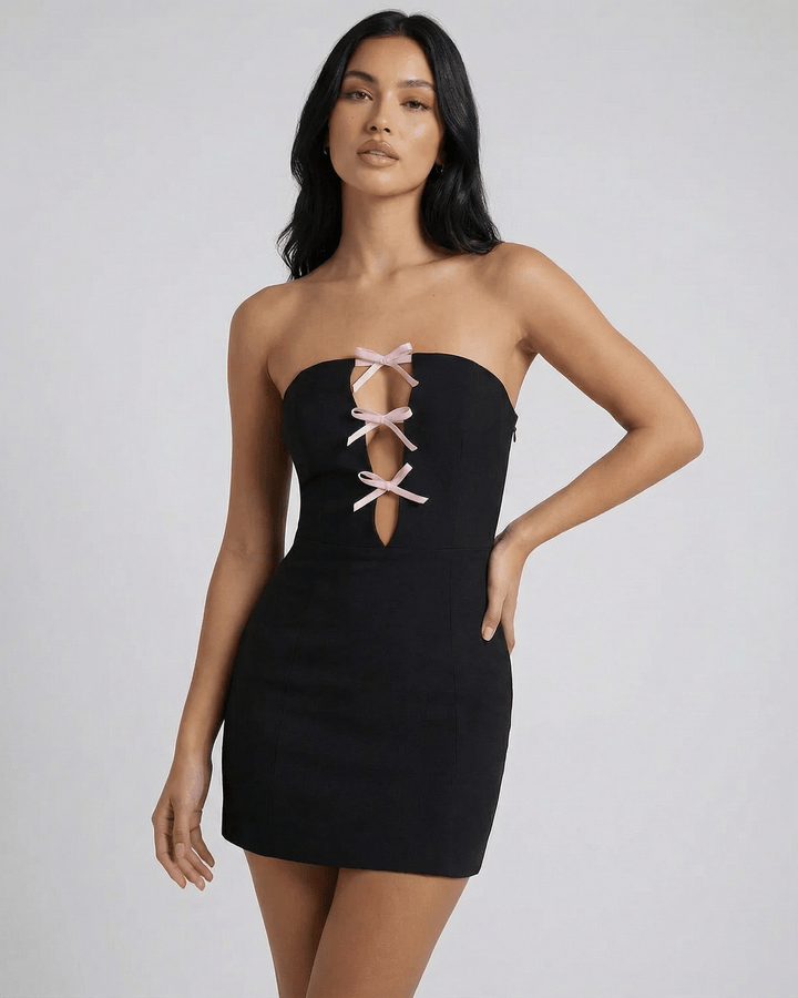 Vestido de fiesta corto Valencia. Corte ajustado y moderno para mujer, ideal para eventos de noche o cócteles.