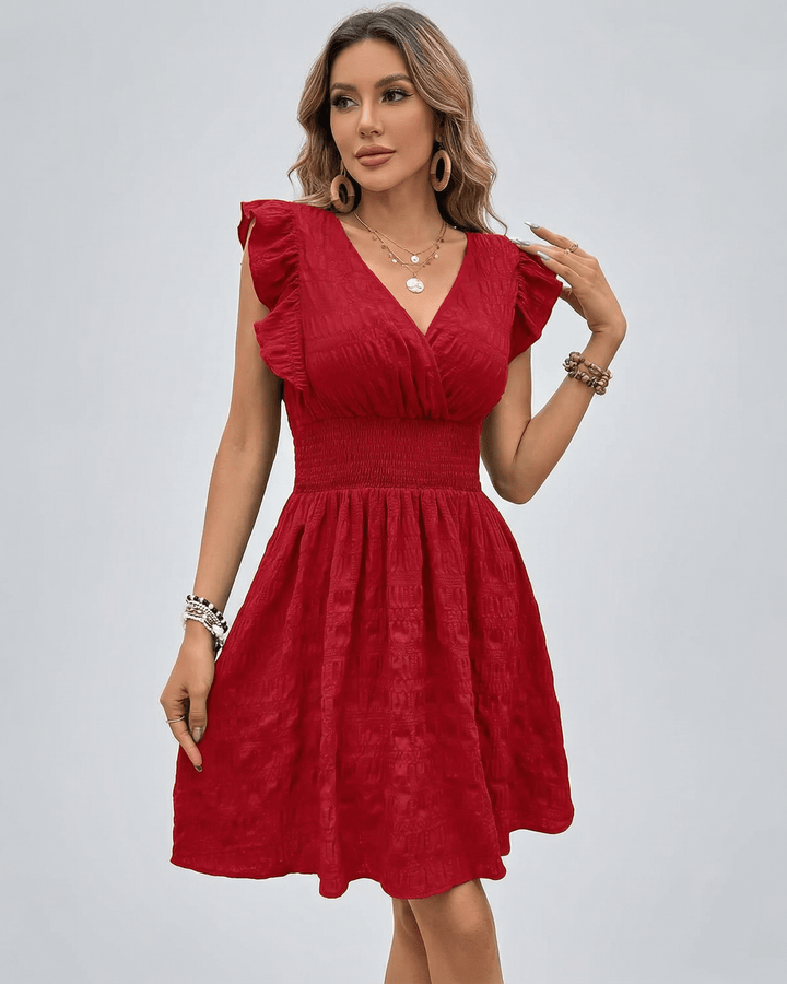 Rojo vestido mini de mujer, sin mangas, con elegante escote en V. Perfecto para ropa de oficina o casual.