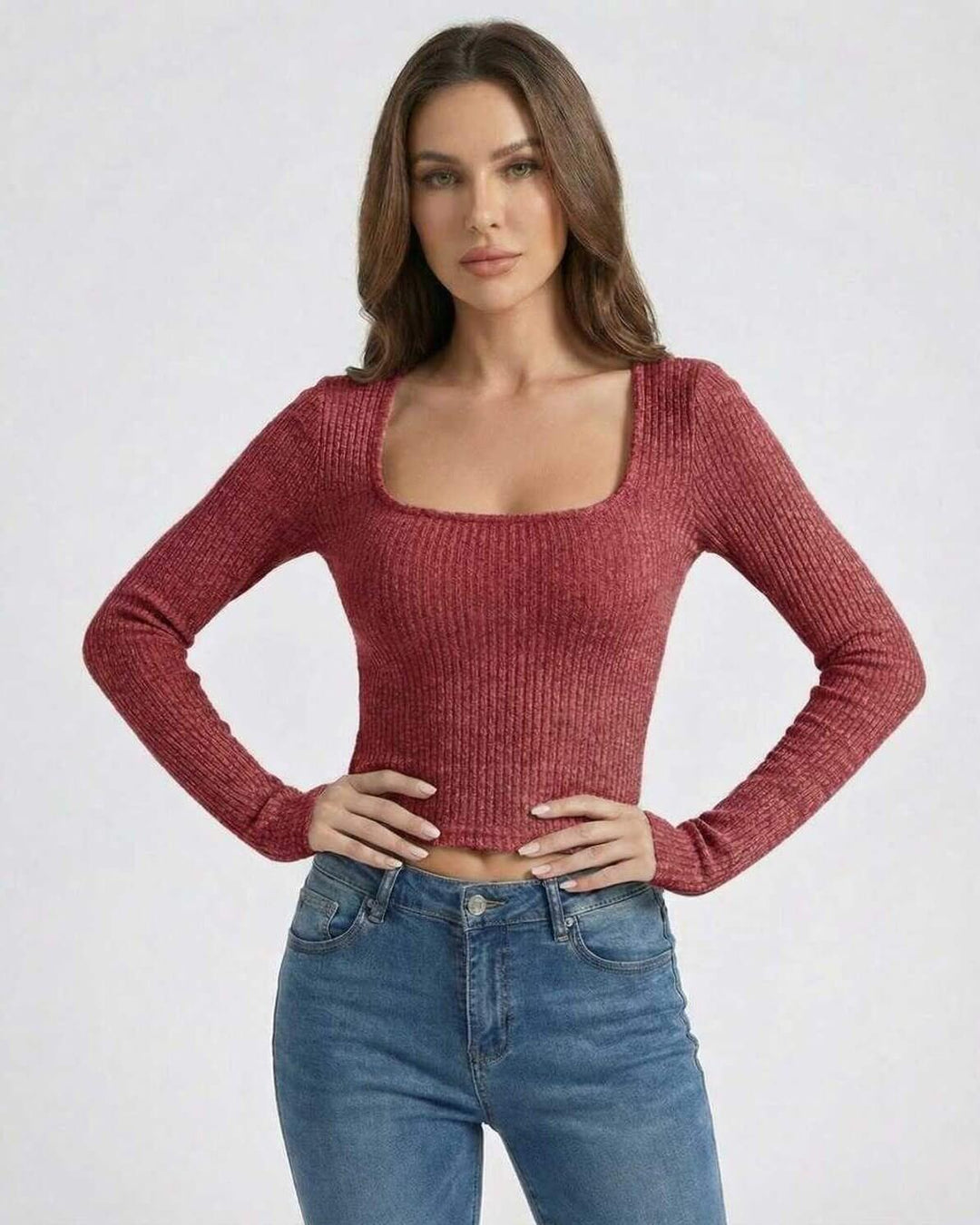 Suéter de mujer con cuello en U, color rojo vibrante y manga larga. Ideal para un estilo casual y moderno.