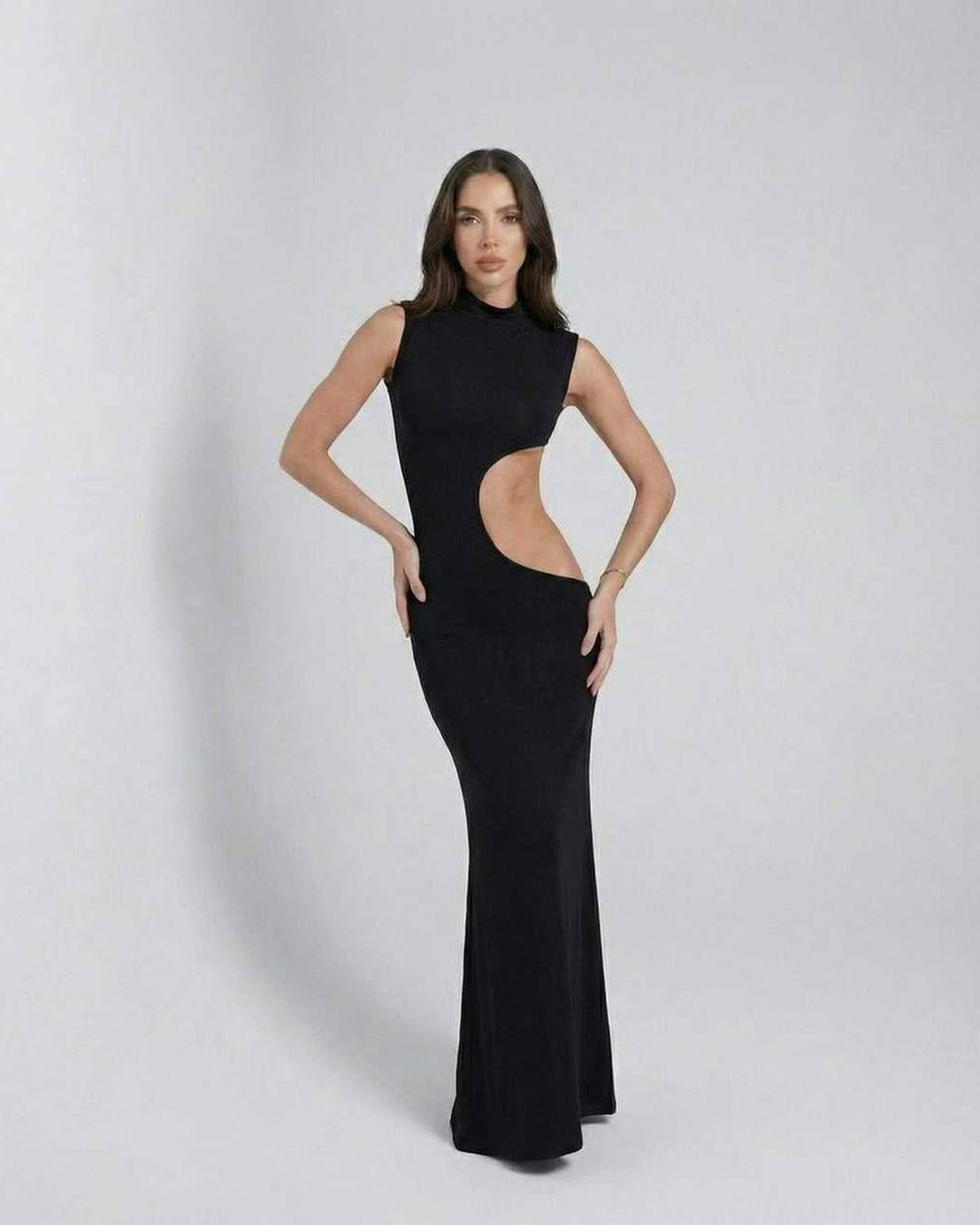 Vestido elegante maxi blanco ajustado Vega para mujer, con corte atrevido. Ideal para moda noche.