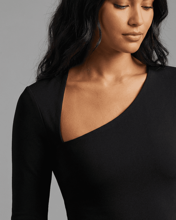 Vestido midi ajustado blanco de un hombro para mujer, estilo elegante, moda femenina para fiesta y eventos.