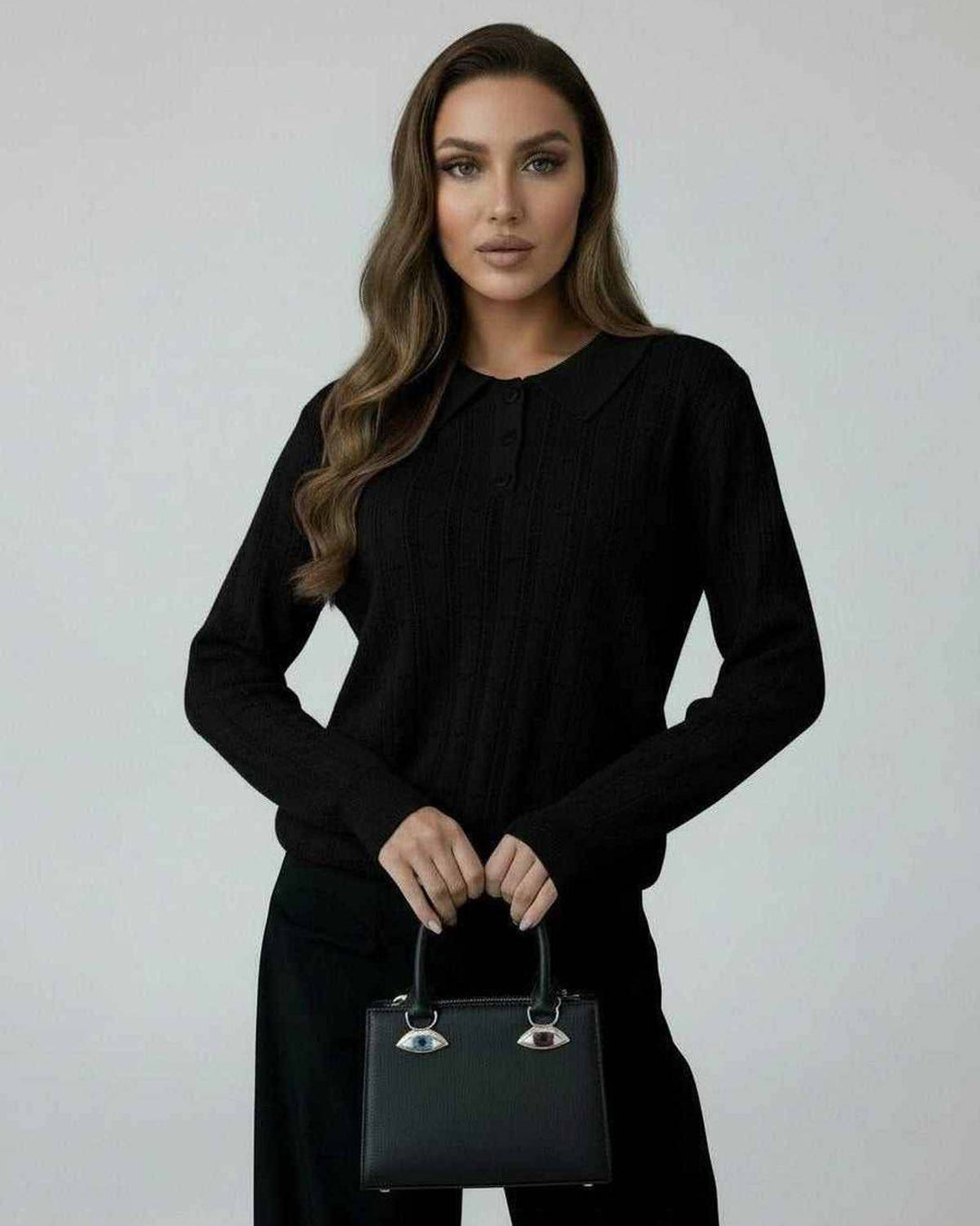 Suéter negro holgado para mujer, estilo atemporal, ideal para confort diario en invierno y otoño.