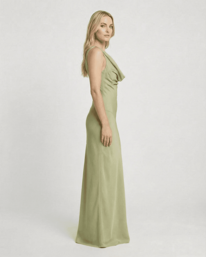 Vestido largo de fiesta sin mangas para mujer, con cuello drapeado y estilo elegante para eventos especiales.