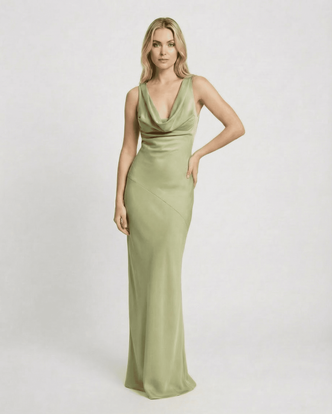 Vestido maxi elegante para mujer sin mangas con cuello drapeado, ideal para fiestas y eventos formales.