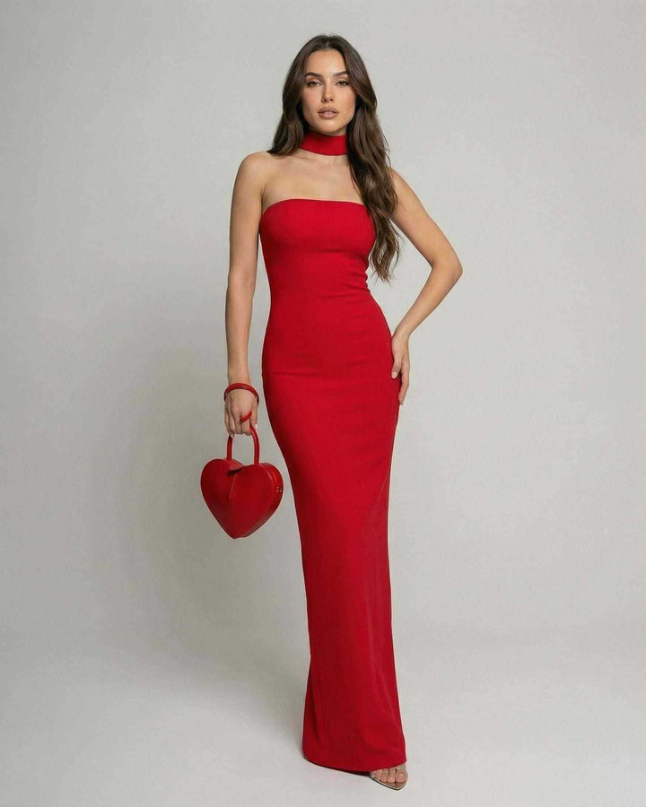 Vestido de bandage maxi rojo, con cuello halter, silueta tubo. Elegancia femenina para eventos nocturnos.
