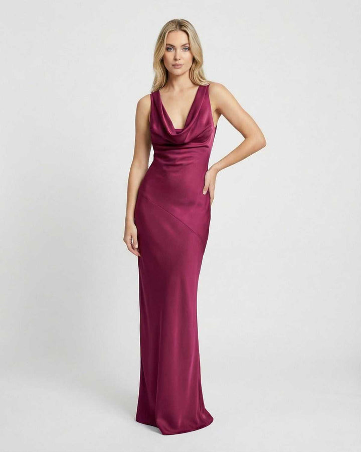 Vestido maxi Verona blanco para mujer, elegante y con cuello halter. Ideal para ocasiones especiales y formal.