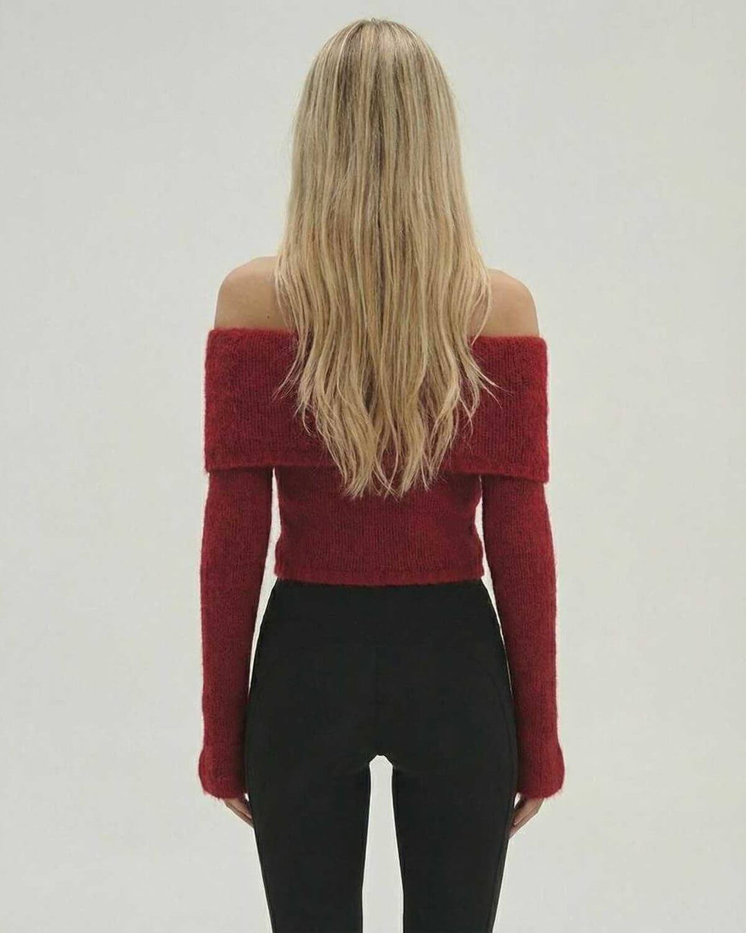 Pullover Verona mujer, hombros descubiertos, manga acampanada y bordado floral 3D. Ideal para fiesta e invierno.