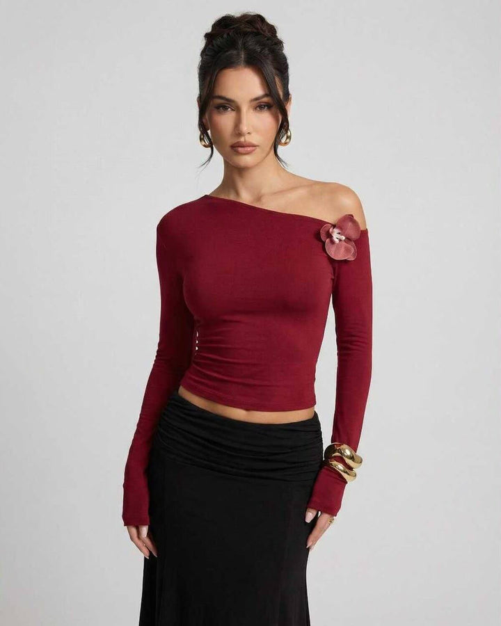 Pullover asimétrico moderno rojo para mujer, ideal fiesta. Mangas largas, moda de invierno.