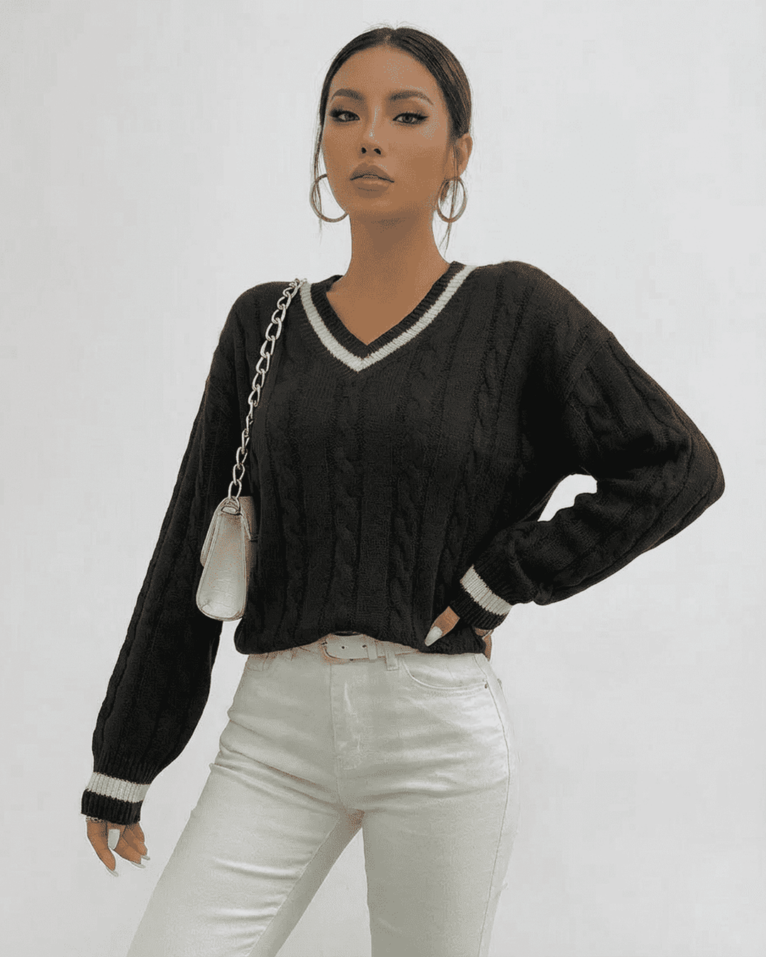 Suéter blanco para mujer de punto cableado con escote en V. Jersey de manga larga, ideal para otoño-invierno.