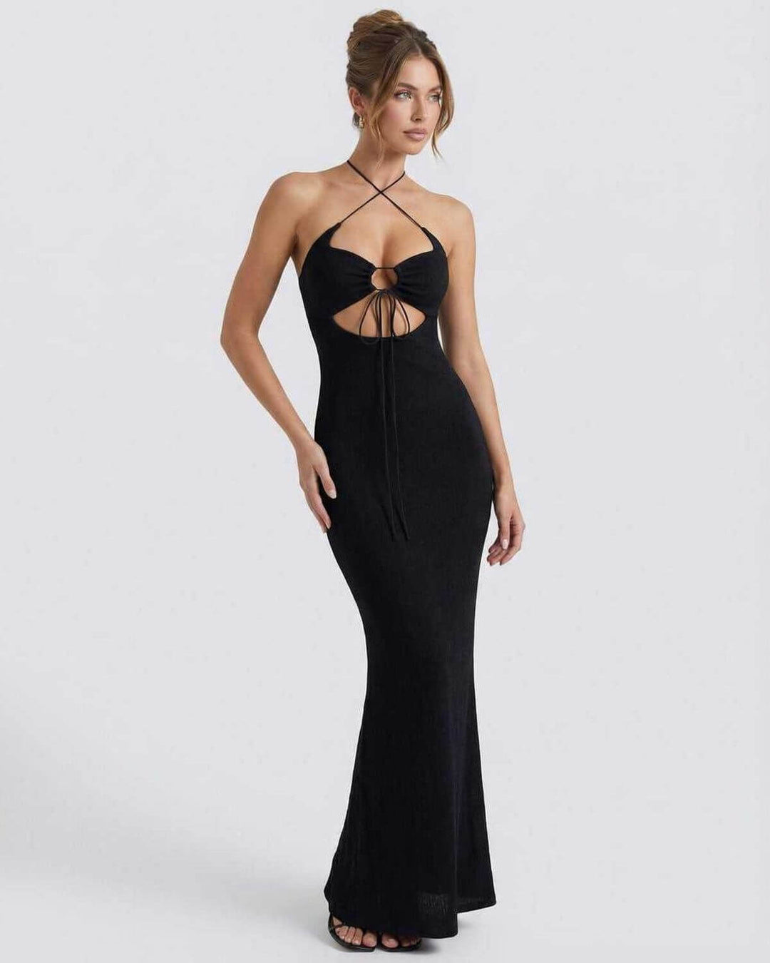 Vestido de noche halter largo y sofisticado para mujer, perfecto para ocasiones especiales.