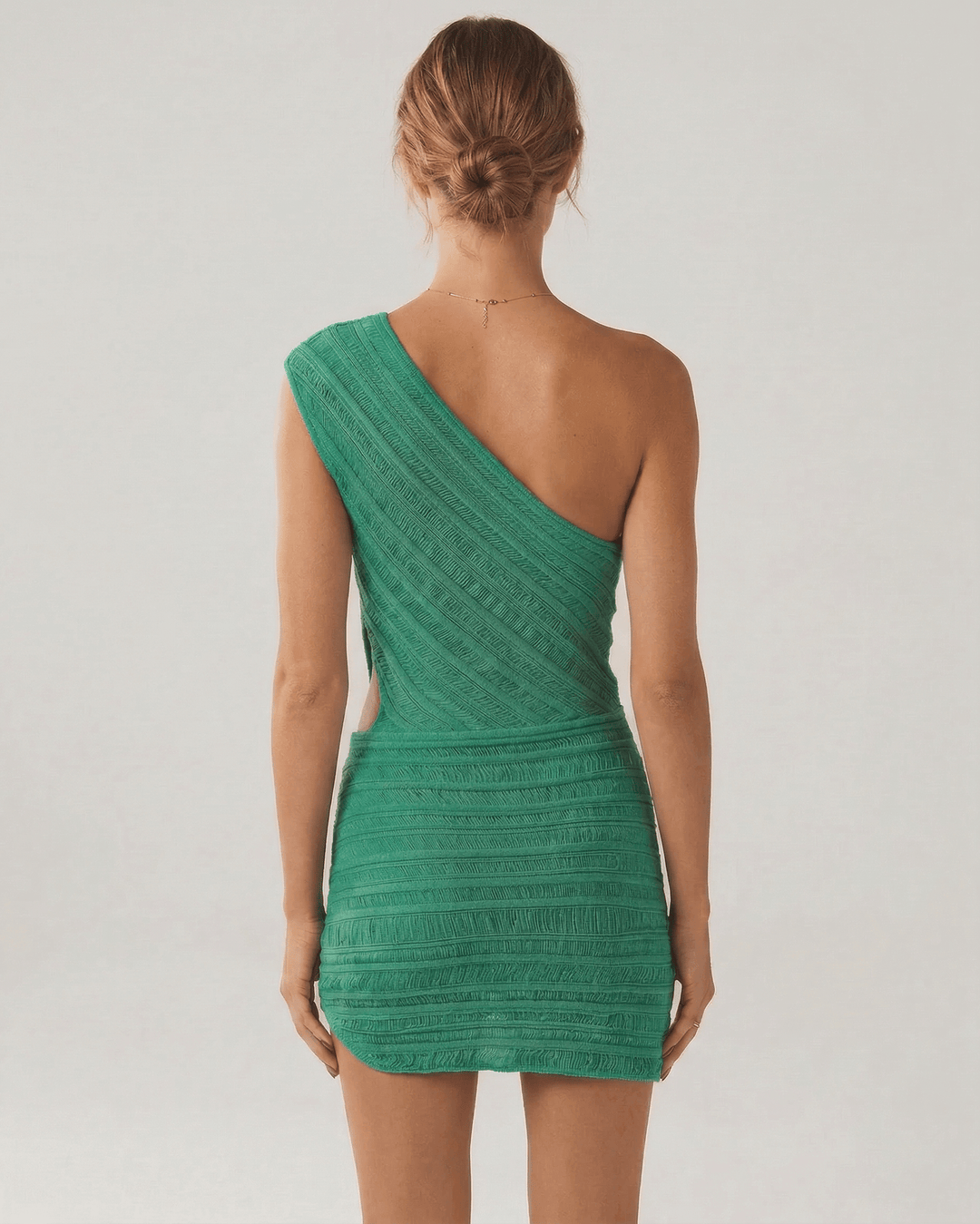 Vestido de fiesta viridian ajustado. Estilo moderno para noche, diseño asimétrico.