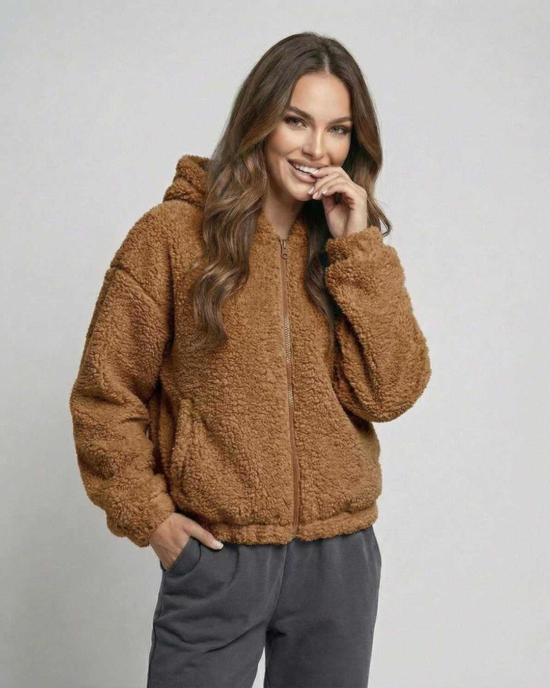 Chaqueta Sienna para mujeres: Diseño abrigador y versátil en marrón, ideal para uso diario.