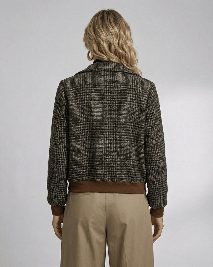 Chaqueta de mujer con estampado de cuadros, diseño formal y versátil con solapa. Perfecta para otoño.