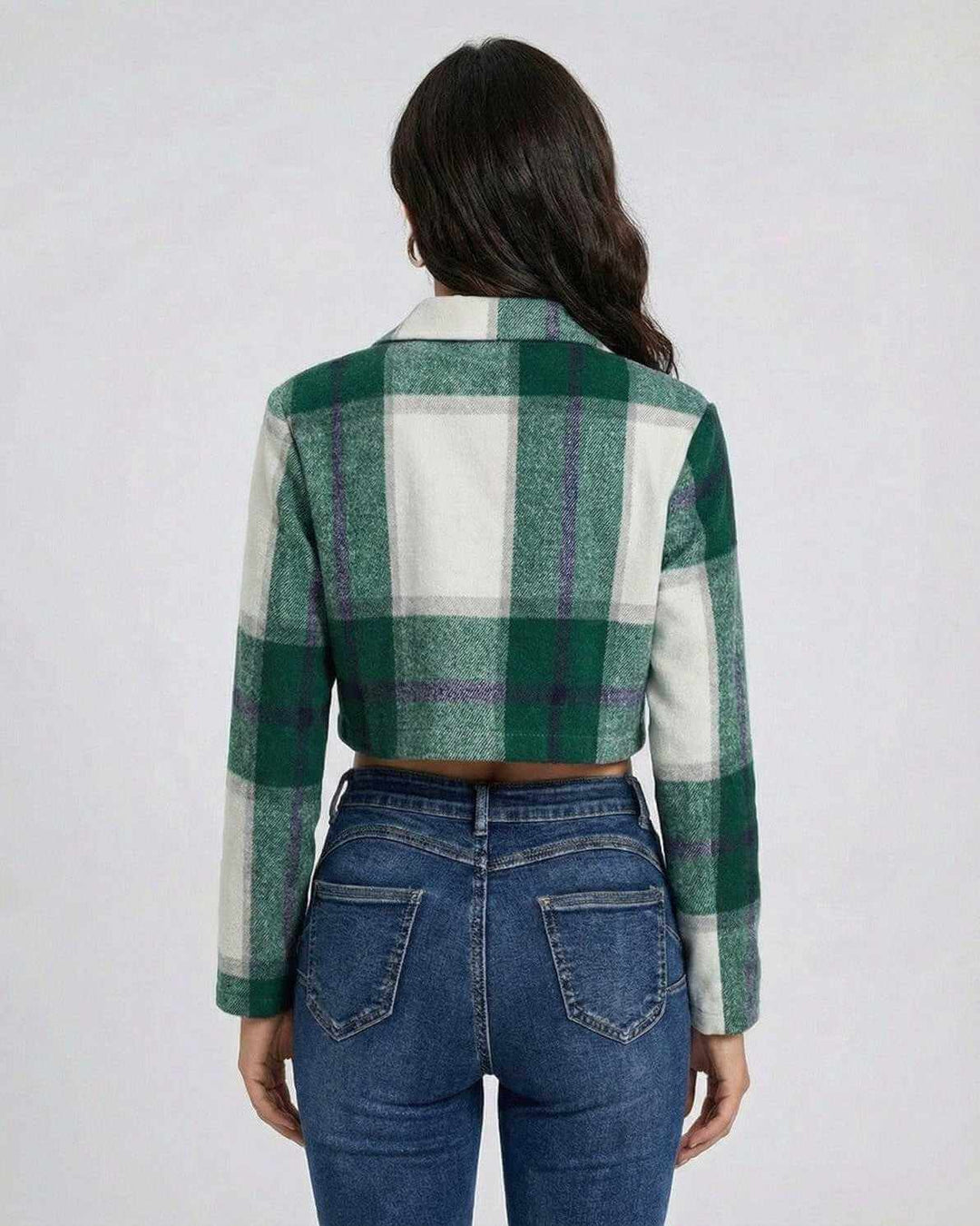 Chaqueta verde de cuadros para mujer, estilo holgado y contemporáneo, ideal para look urbano.