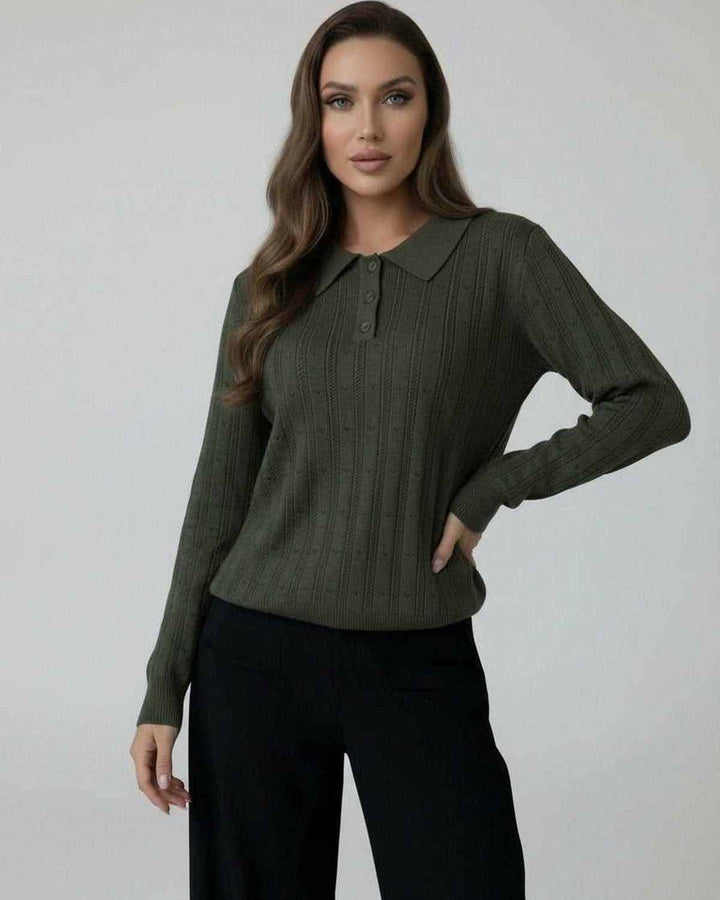Suéter de punto verde oliva de mujer, con cuello, ideal para looks elegantes o casuales de otoño.