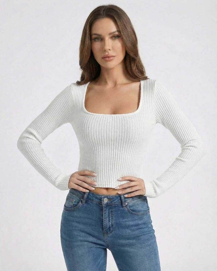 Suéter de moda para mujer, color blanco, cuello U, manga larga. Combina elegancia con confort invernal.