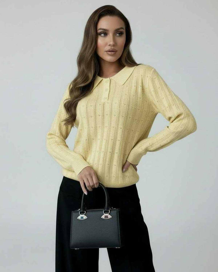 Suéter de mujer amarillo mostaza, elegante y cómodo, con cuello y mangas largas para invierno.