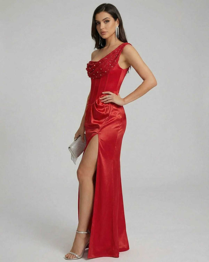 Vestido largo de gala para mujer, diseño hombro descubierto, ideal para eventos elegantes y de noche.