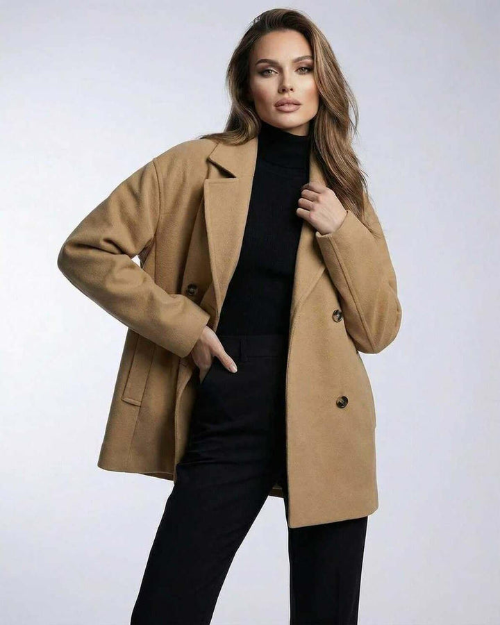 Chaqueta oversized camello para mujer, estilo Mónaco versátil, perfecta para looks casuales o formales.
