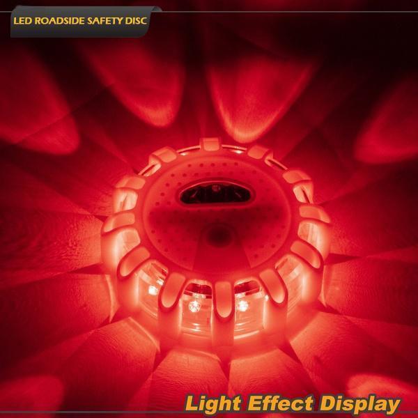 Detalle compartimento de pilas de bengala LED, fácil mantenimiento para luz de emergencia de coche.