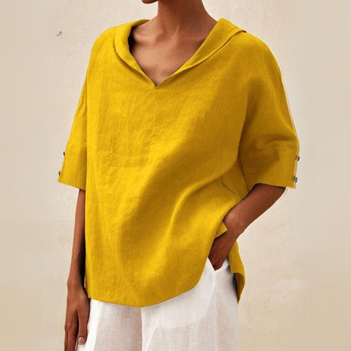 Top de mujer con cuello V, tejido suave y cómodo, perfecto para un look casual de verano.