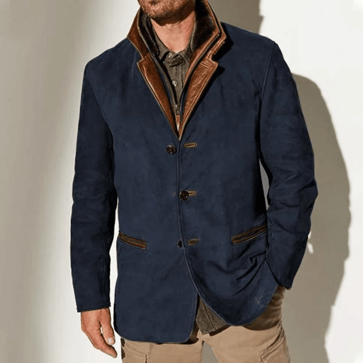 Chaqueta de cuero vintage para hombre, look formal distinguido, abrigo elegante para moda masculina.
