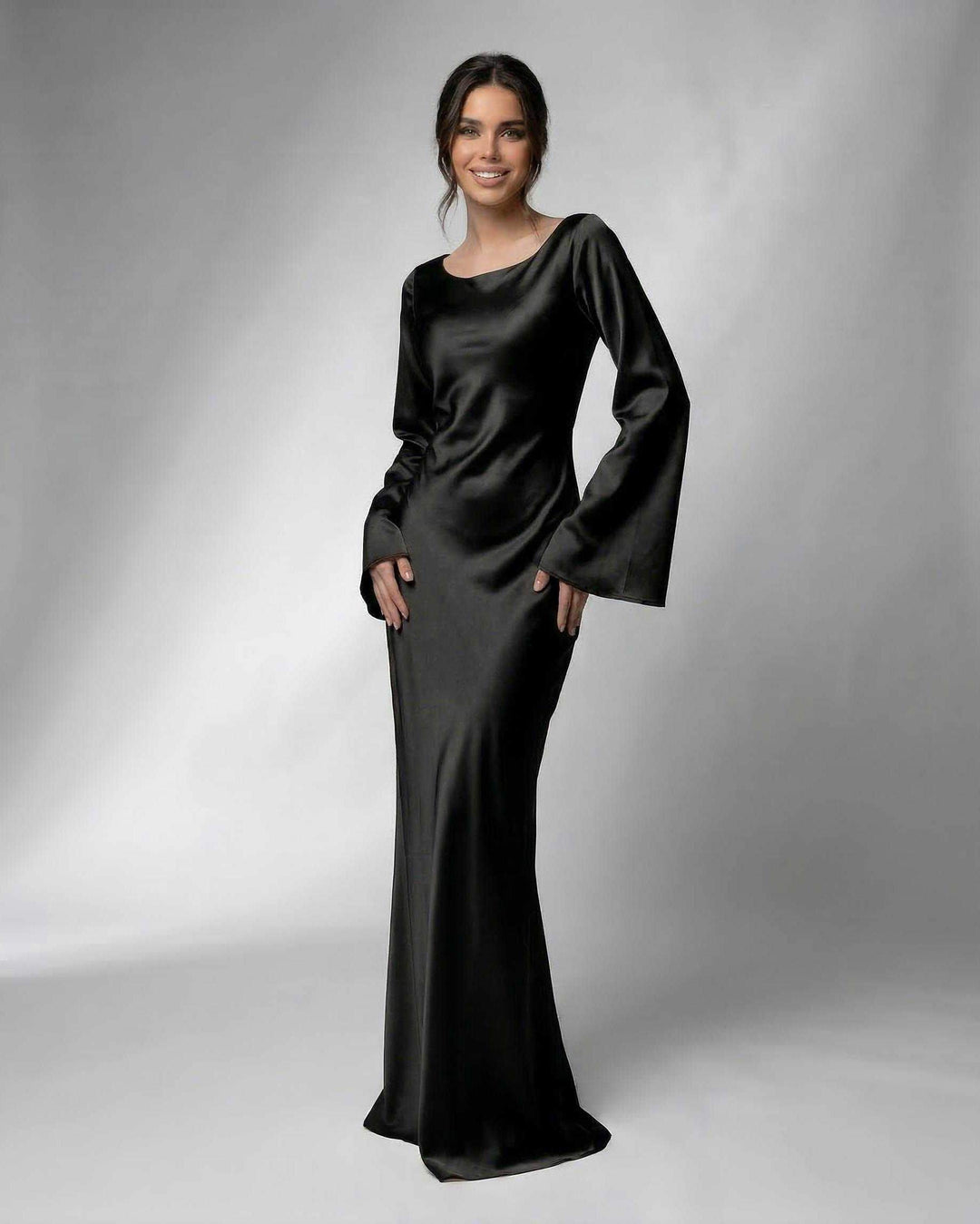 Maxi vestido blanco liso para mujer, de diseño elegante y mangas de campana, para eventos especiales.