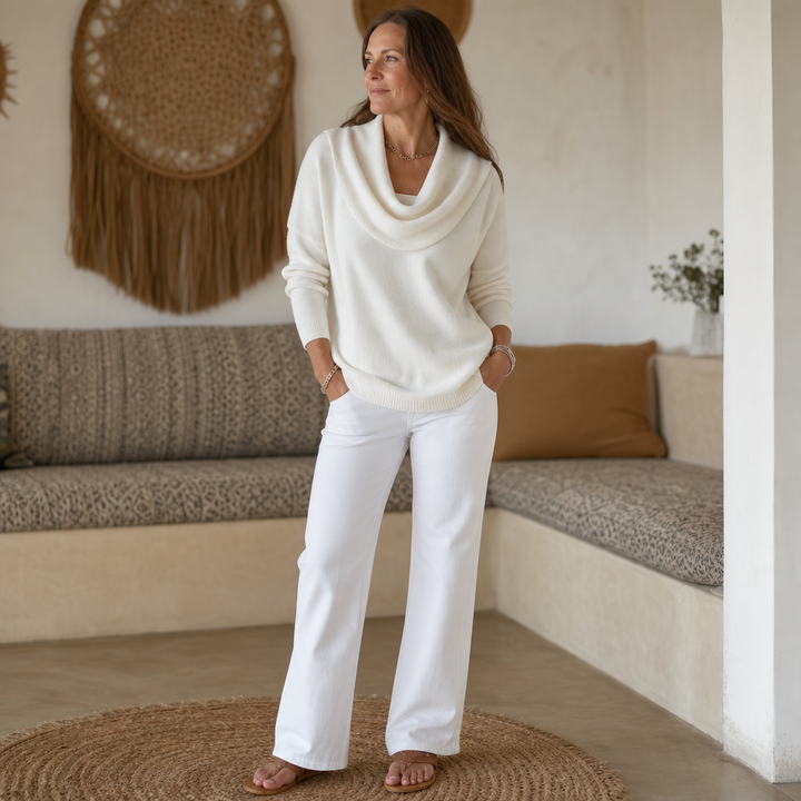 Jersey minimalista mujer, cuello chimenea, drapeado. Perfecto para un look sofisticado.