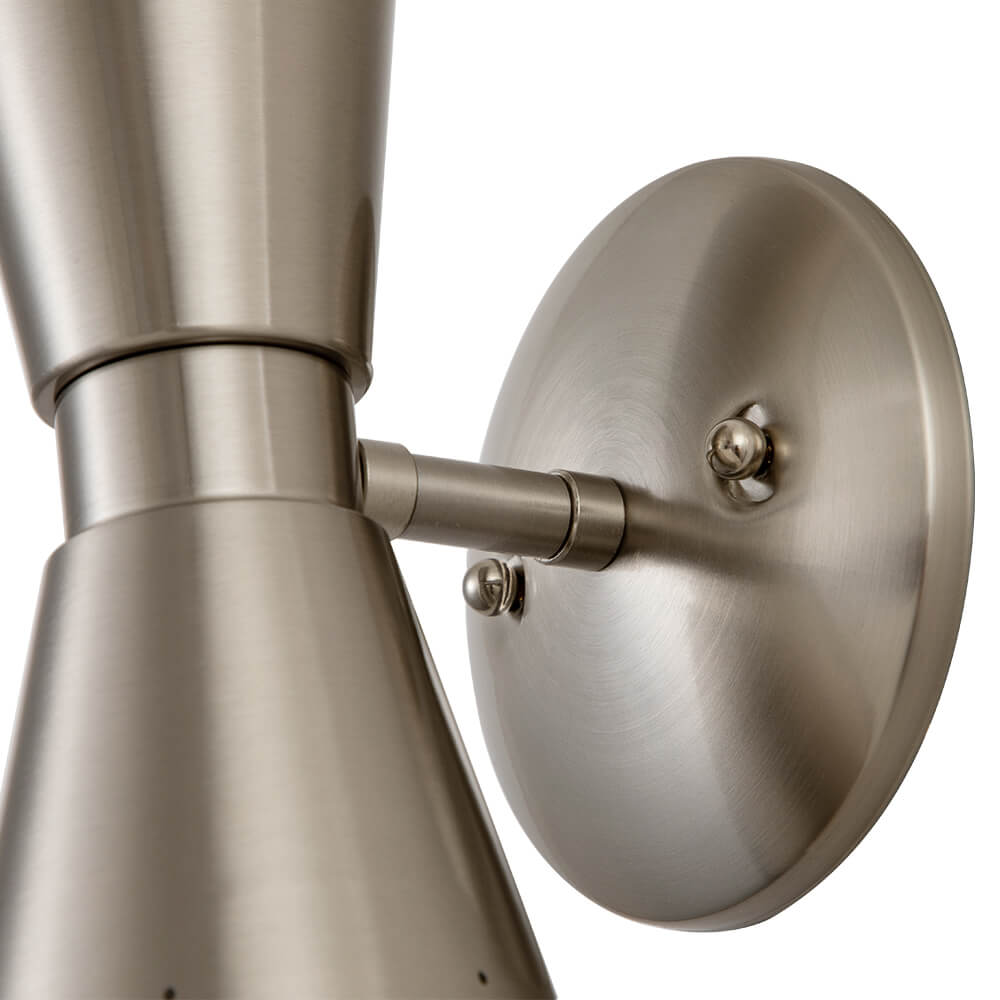 Lámpara de pared moderna doble cono, elegante pieza decorativa de metal.