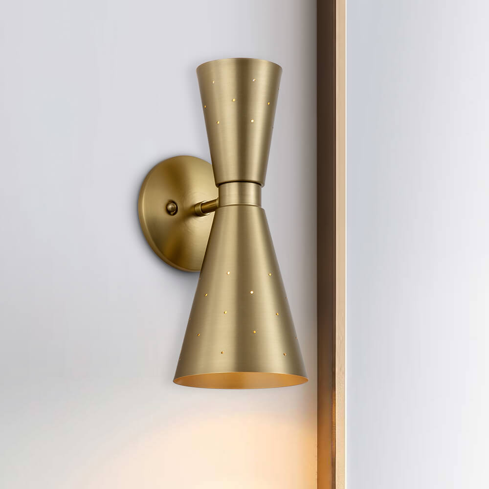 Aplique de pared doble cono moderno, ideal para iluminación ambiente en hogar.